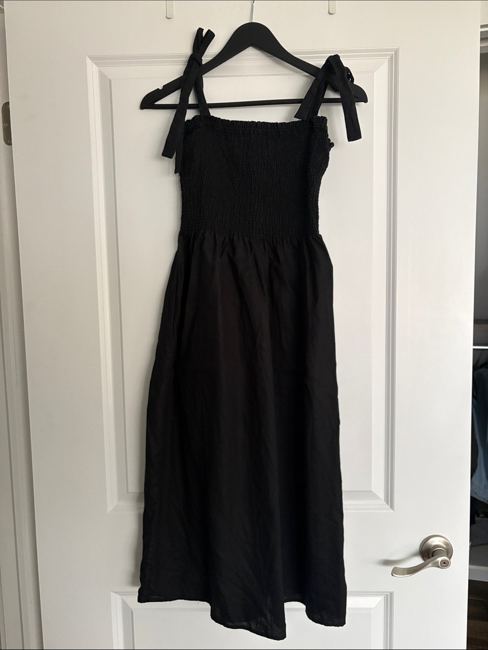Wilfred Golden Hour Linen Black Tie-Shoulder Smocked Midi Dress